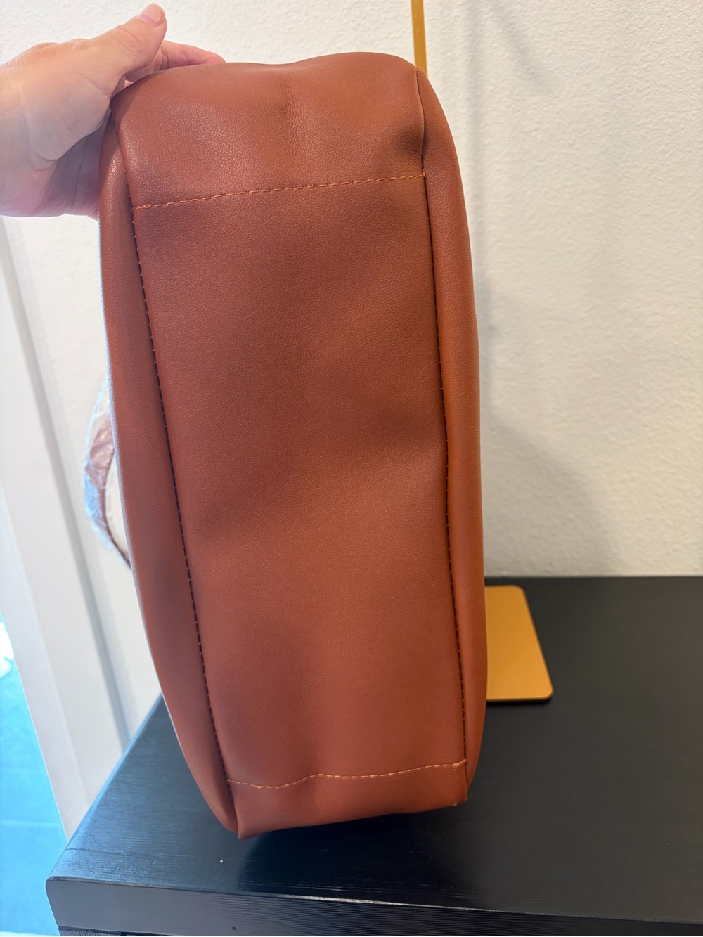 New without Tags Neiman Marcus minimalist hobo shoulder bag - Picture 5 of 7